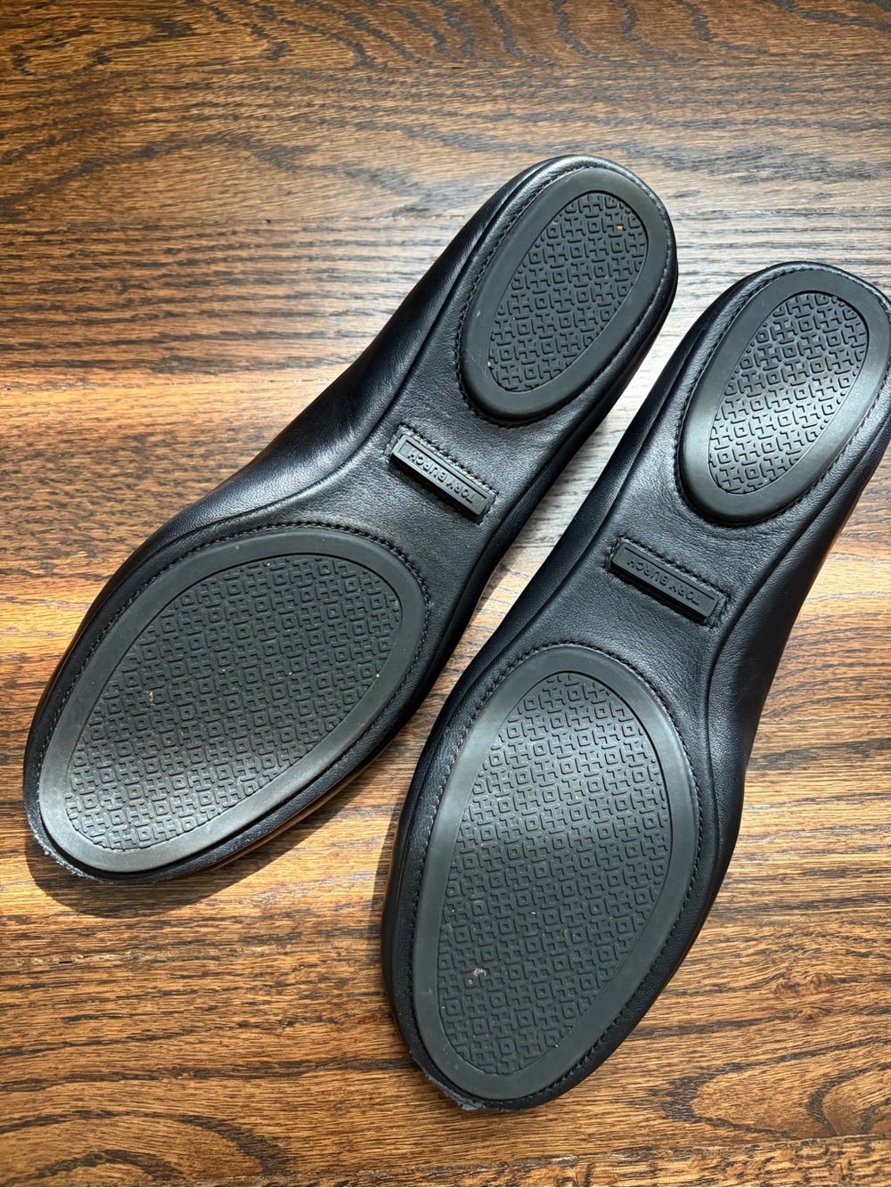 Tory Burch Black Leather Logo Round-Toe Flats - Picture 4 of 6